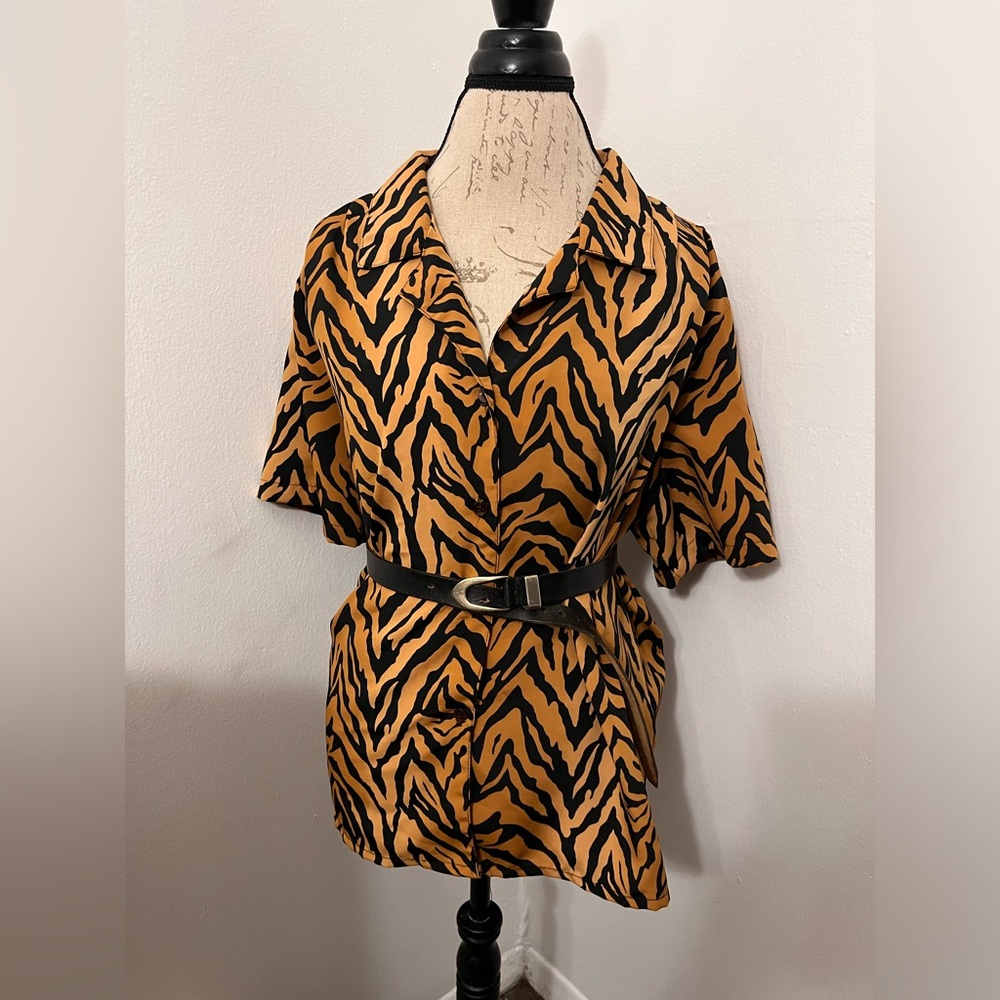 Vintage TRUFFLES blouse size XL tiger print 100% polyester